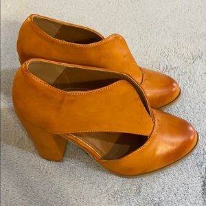 Women’s shoe, never worn!